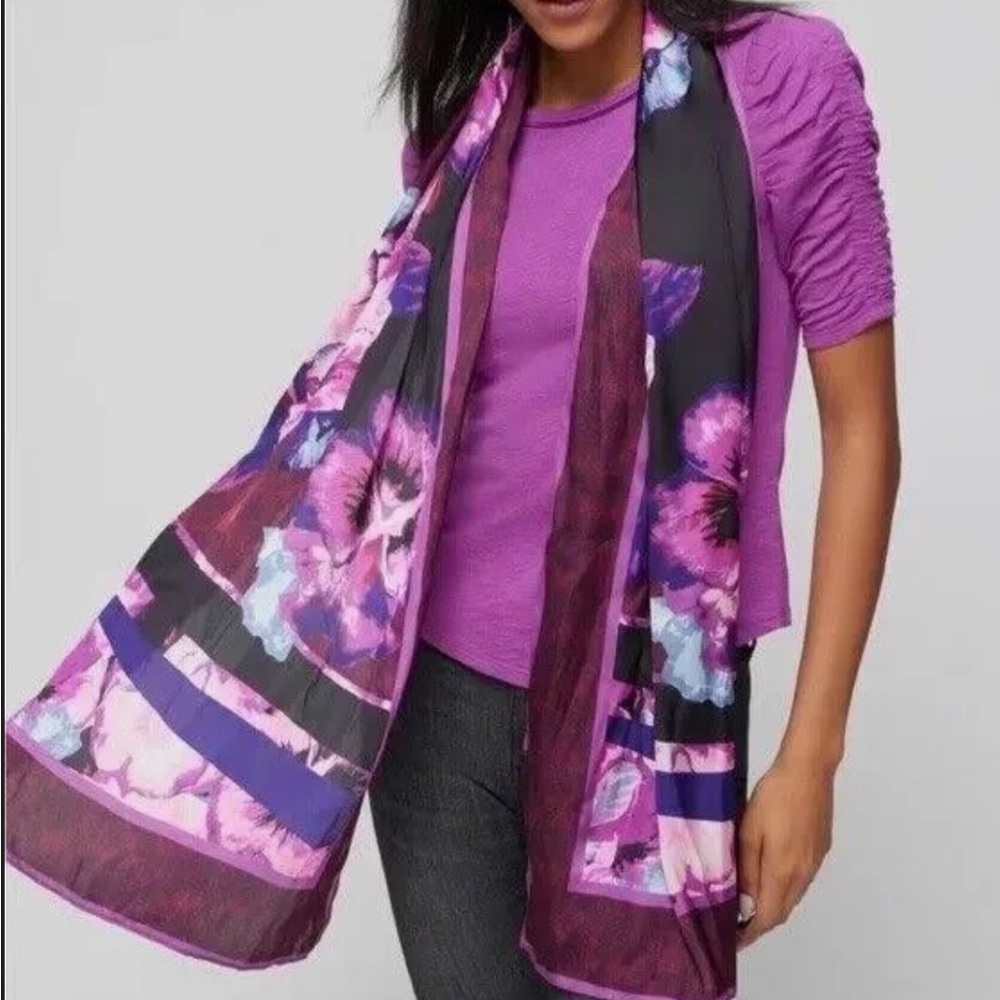 New White House black market oblong scarf- viola
